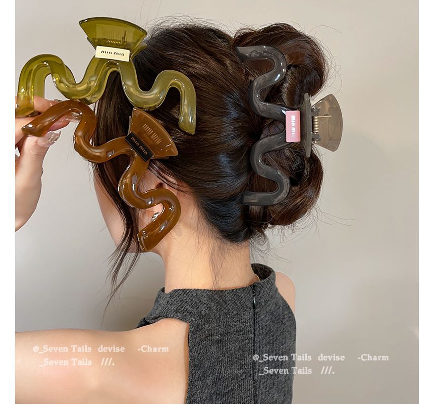 Acrylic Wavy Claw Hair