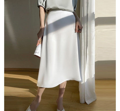 Mid-Rise A-Line Midi Skirt with Minimalist Plain Design