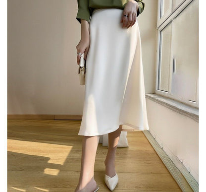 Mid-Rise A-Line Midi Skirt with Minimalist Plain Design