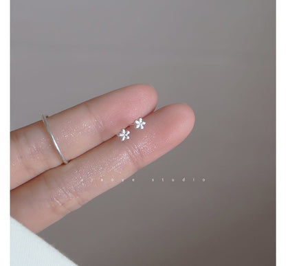 Earring Silver Floral Stud