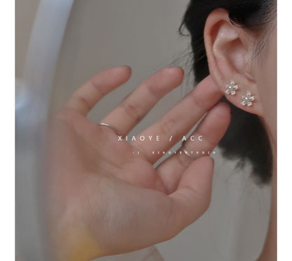 Alloy Faux Stud Pearl Floral Earring