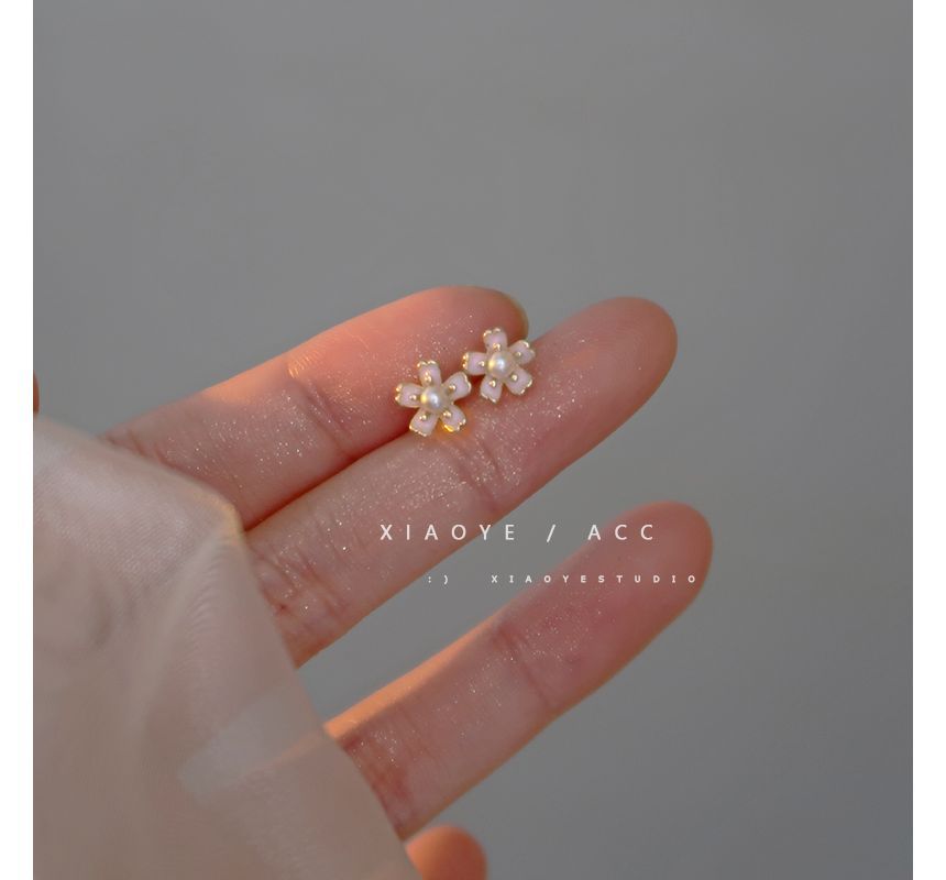 Alloy Faux Stud Pearl Floral Earring