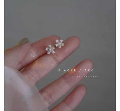 Alloy Faux Stud Pearl Floral Earring