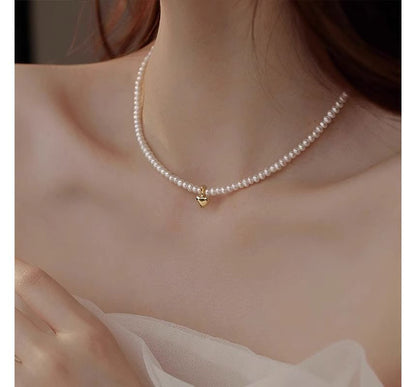 Heart Faux Pendant Choker Pearl