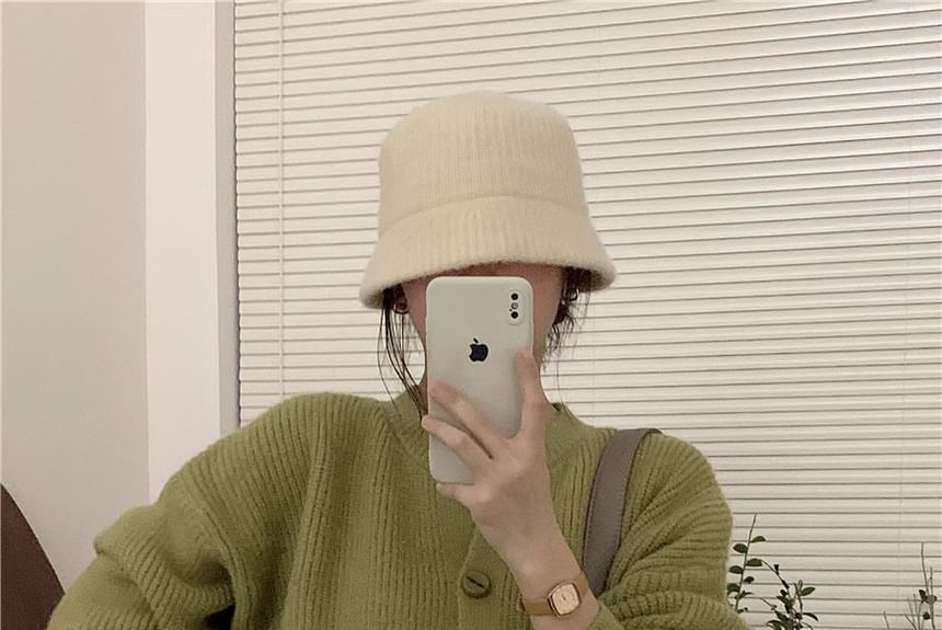 Round Neck Knit Cardigan