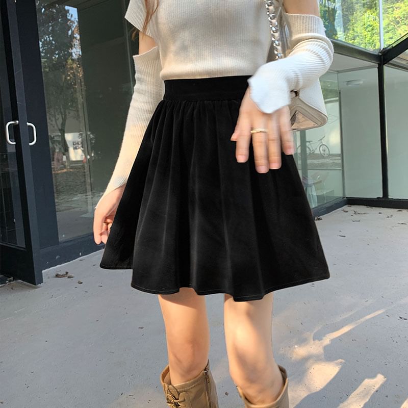 High-Waist Velvet Mini A-Line Skirt with Sleek Silhouette