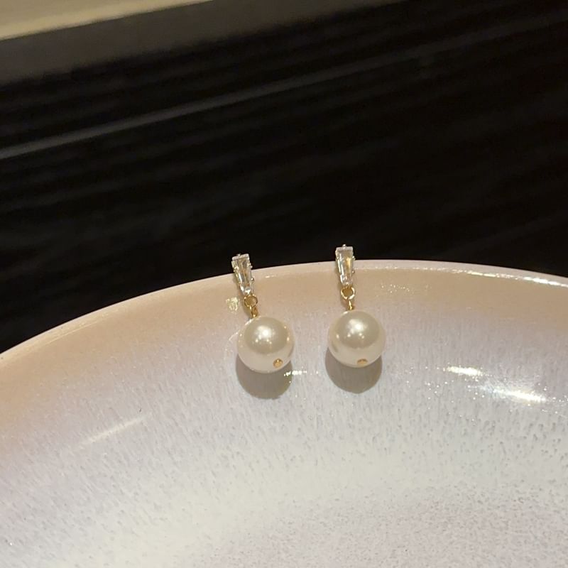 / Clip-On Earring Pearl Faux Drop
