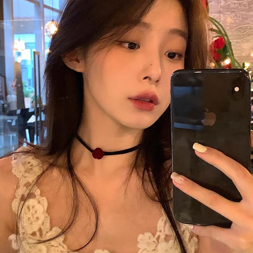 Rose Choker