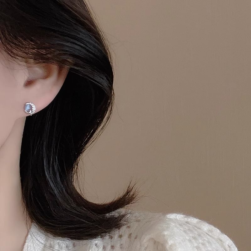 Sterling Moon Silver Stud Earring