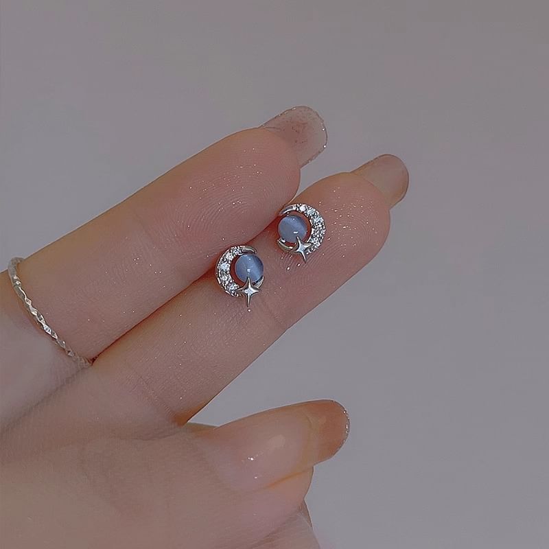 Sterling Moon Silver Stud Earring