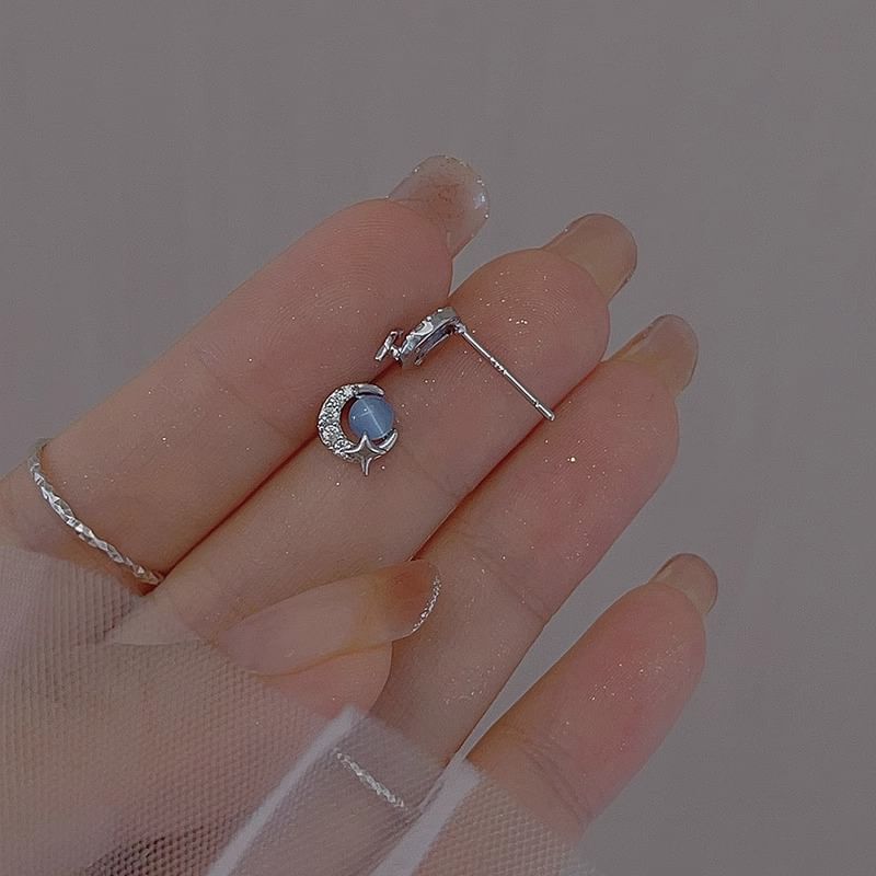 Sterling Moon Silver Stud Earring