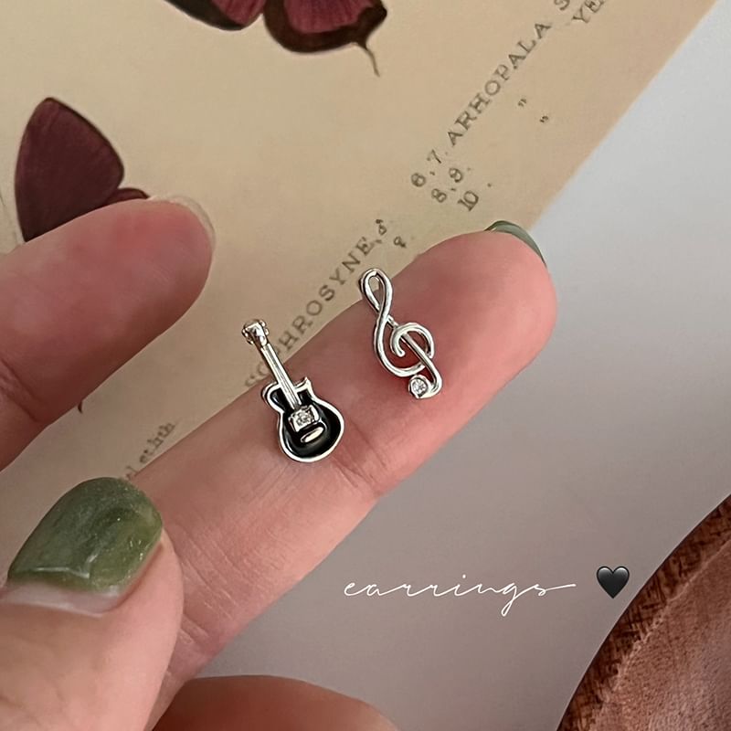 Asymmetrical Silver Sterling Stud Ear