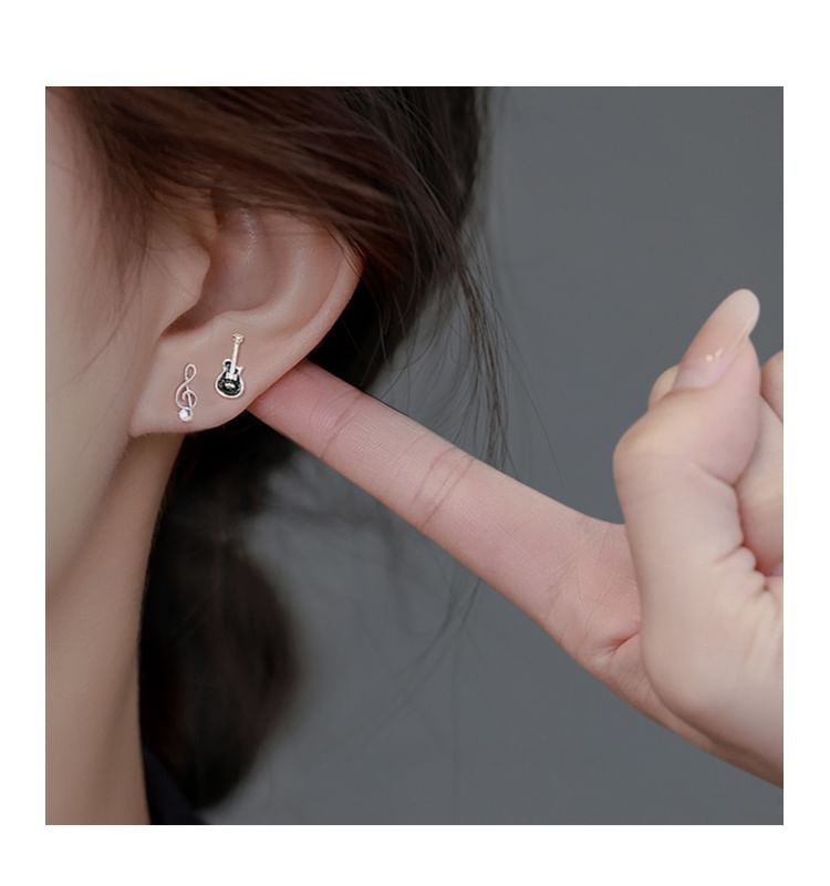 Asymmetrical Silver Sterling Stud Ear