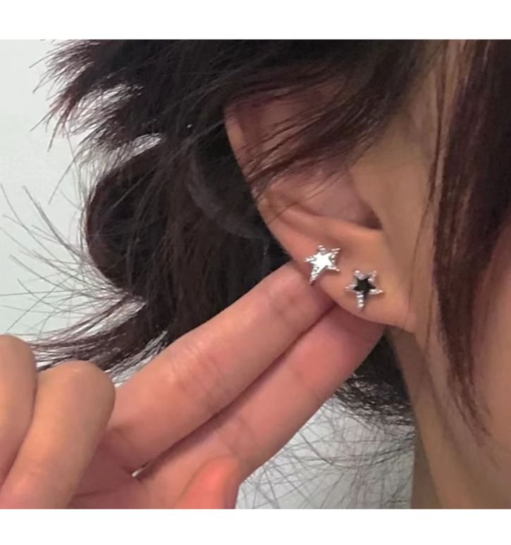 Star Ear Stud