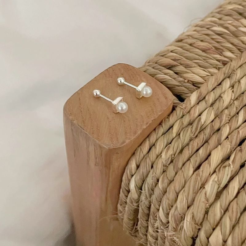 Faux Pearl Stud Ear