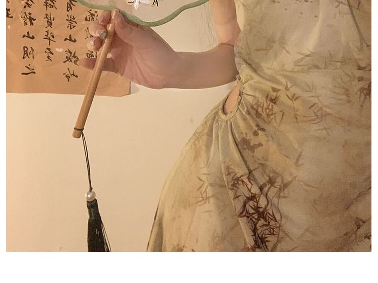 Hand Fan Embroidered Tassel Print /