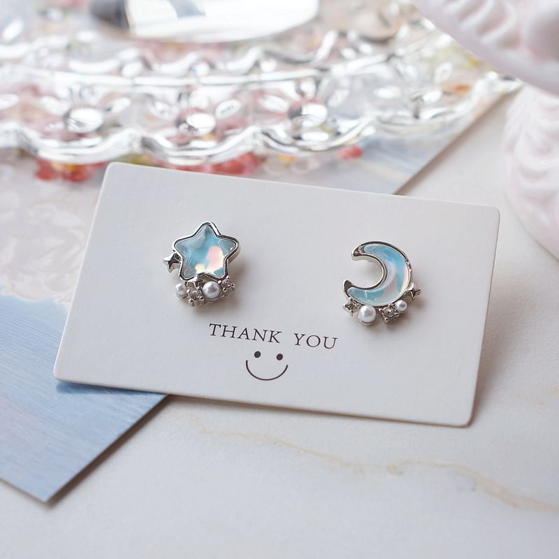 Alloy Star Asymmetrical Stud Moon Earring