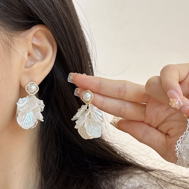 Alloy Chandelier Petal Pearl Earring Faux