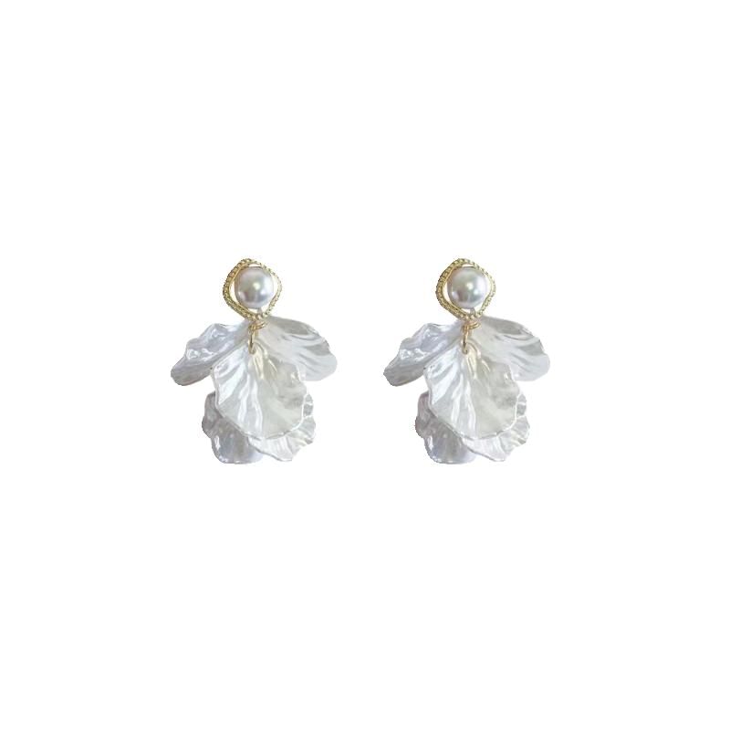 Alloy Chandelier Petal Pearl Earring Faux