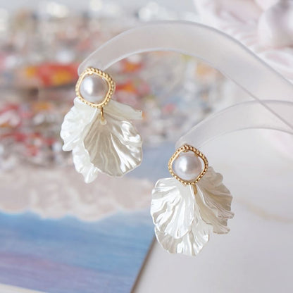 Alloy Chandelier Petal Pearl Earring Faux