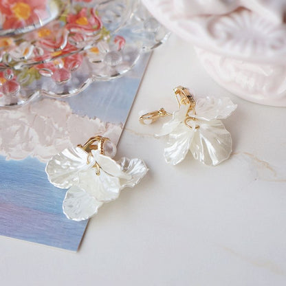 Alloy Chandelier Petal Pearl Earring Faux