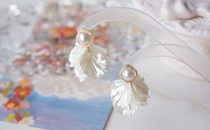 Alloy Chandelier Petal Pearl Earring Faux