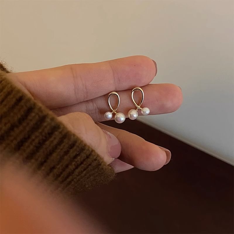 Faux Stud Earring Pearl