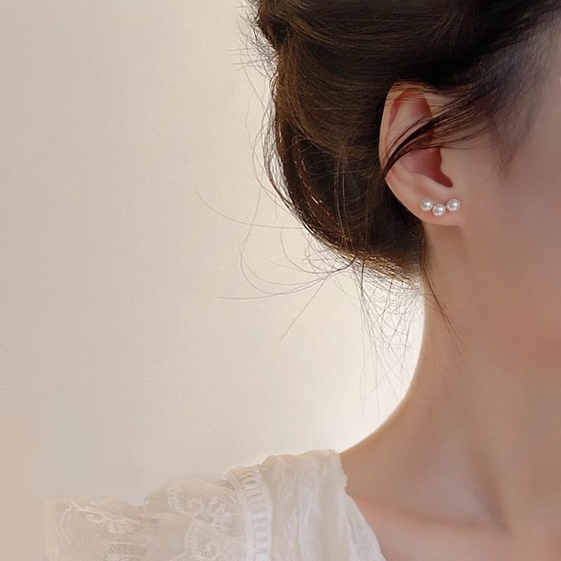 Pearl Faux Stud Earring