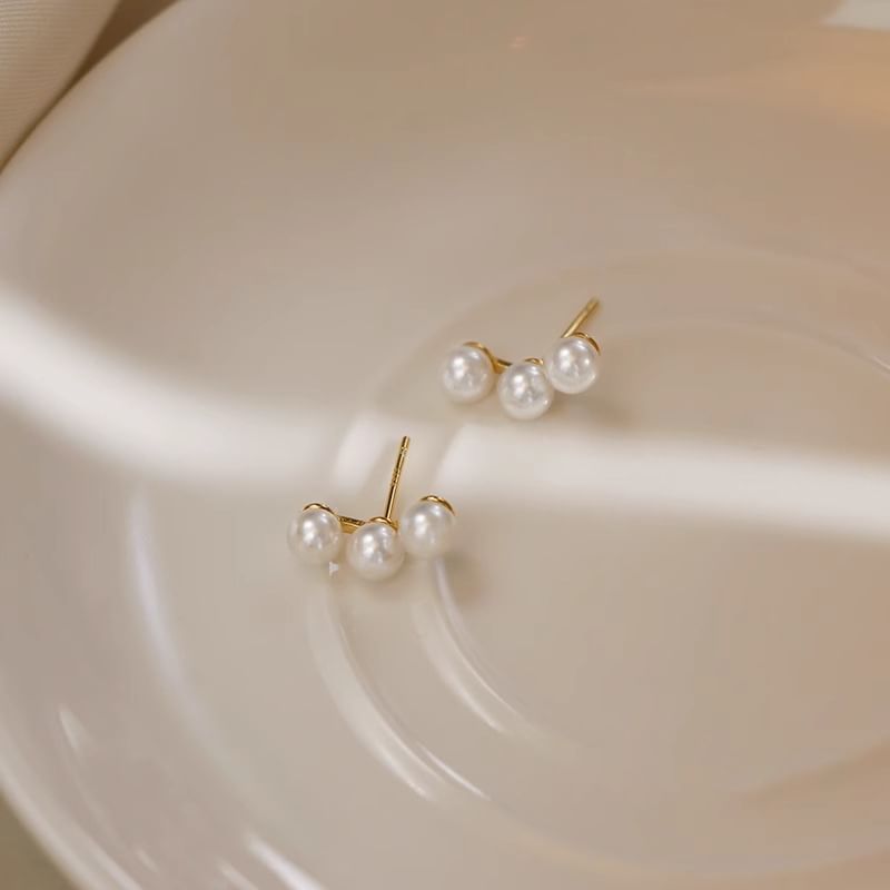 Pearl Faux Stud Earring