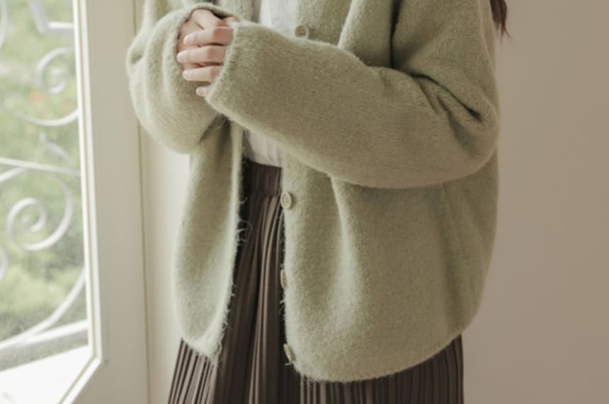 Crew Neck Button-Up Crop Cardigan