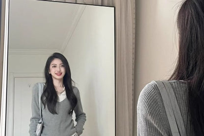 Long-Sleeve V-Neck Mock Two-Piece Two Tone Knit Top / Drawstring Waist Plain Wide Leg Sweatpants / Set