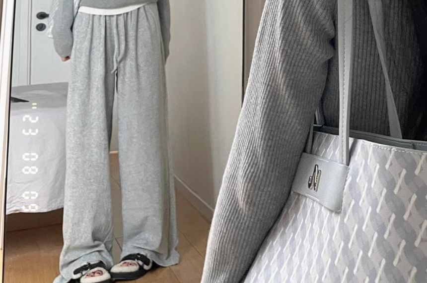 Long-Sleeve V-Neck Mock Two-Piece Two Tone Knit Top / Drawstring Waist Plain Wide Leg Sweatpants / Set