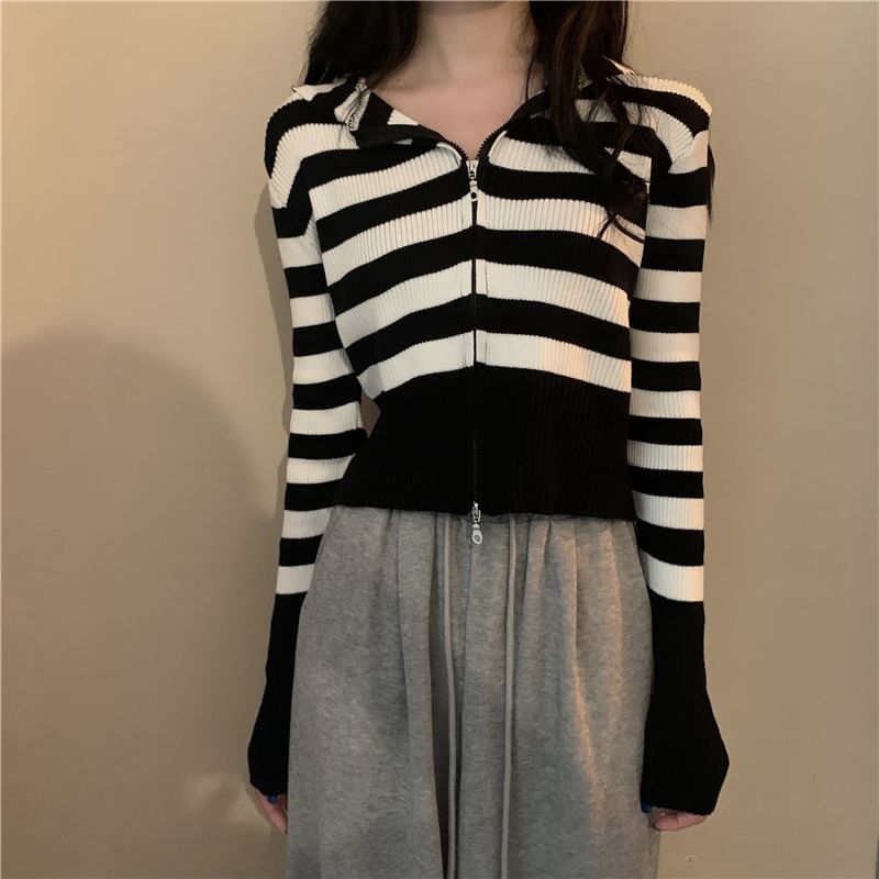 Striped V-Neck Cropped Knit Top