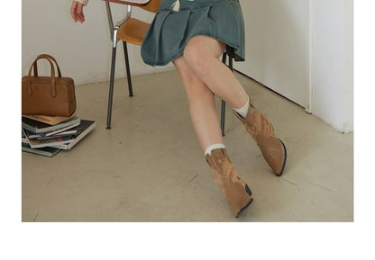 Plus Size Set: Plain Slim Fit Crop Cami Top + V-Neck Perforated Tie Front Cardigan