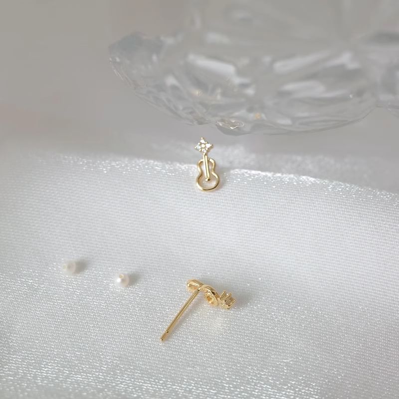 Rhinestone Stud Note Music Earring Asymmetrical Guitar Alloy