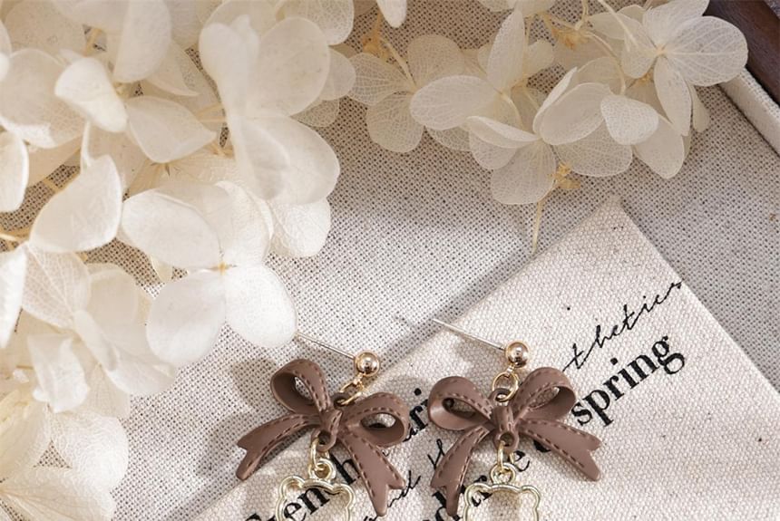 Drop Clip-On Pearl Faux / Earring Bow Pom