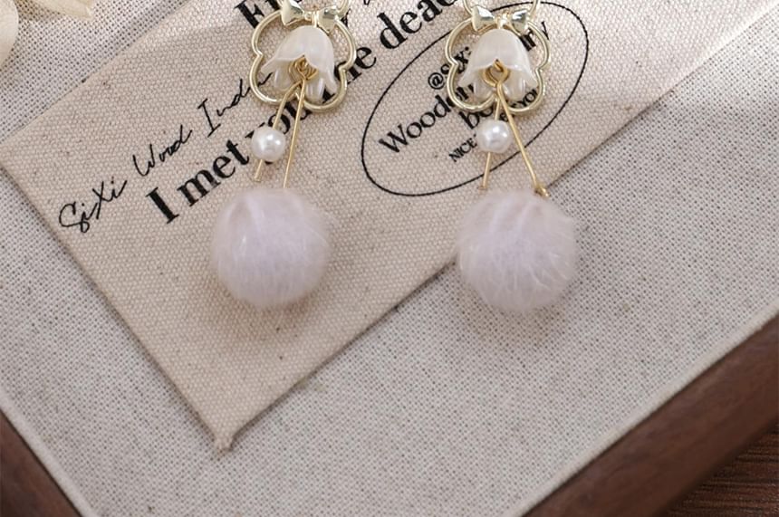 Drop Clip-On Pearl Faux / Earring Bow Pom