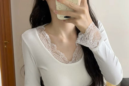 V-Neck Lace-Trimmed Simple Knit Tee