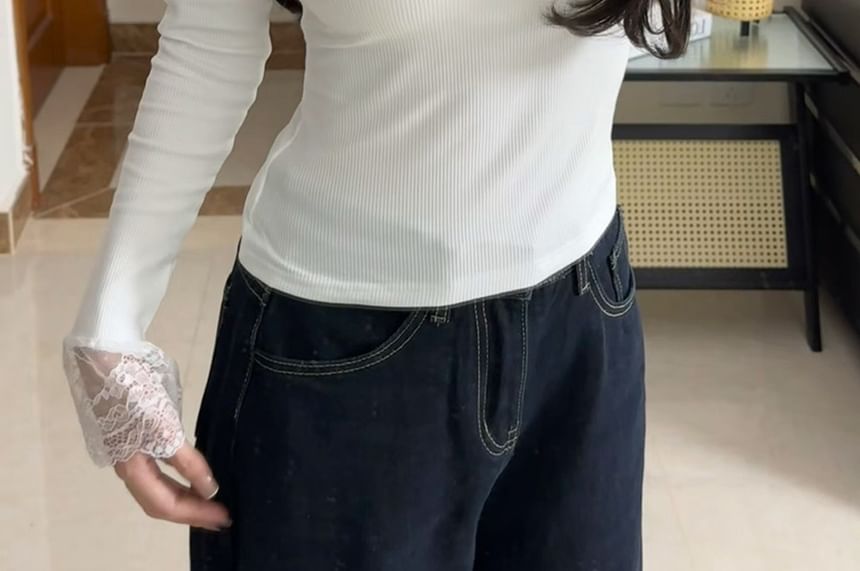 V-Neck Lace-Trimmed Simple Knit Tee