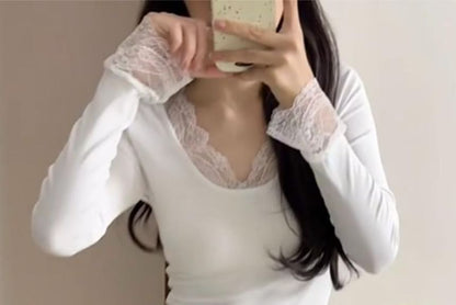 V-Neck Lace-Trimmed Simple Knit Tee