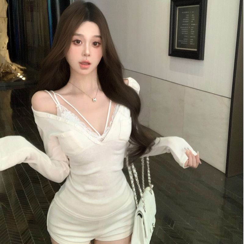V-Neck Lace Cami with Long-Sleeve Plain Tee