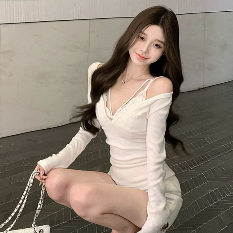 V-Neck Lace Cami with Long-Sleeve Plain Tee