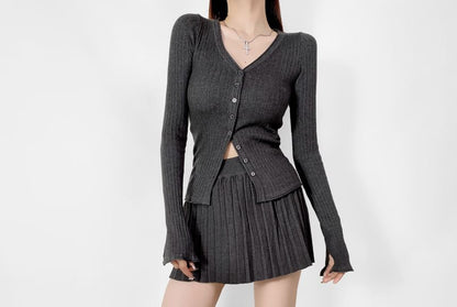 V-Neck Ribbed Knit Cardigan / Mid Rise Pleated Mini Skirt