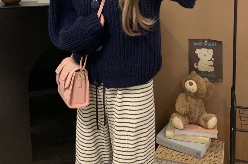 Chunky Knit Button-Up Crop Crew Neck Cardigan
