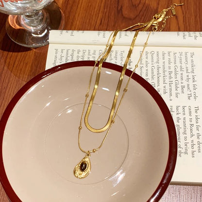 Pendant / Stone Set Necklace Snakebone