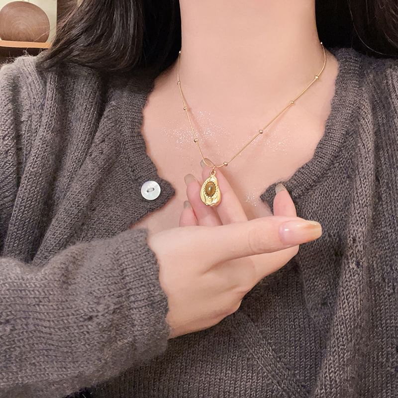 Pendant / Stone Set Necklace Snakebone