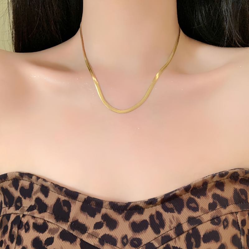 Pendant / Stone Set Necklace Snakebone