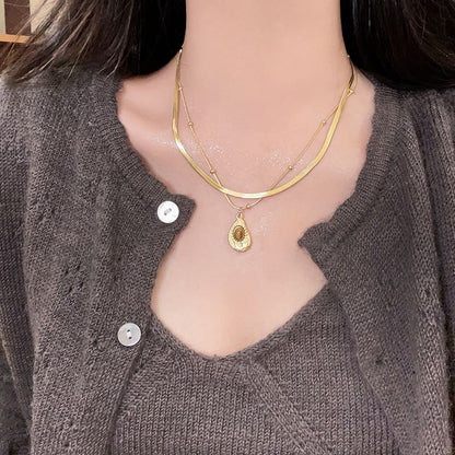 Pendant / Stone Set Necklace Snakebone