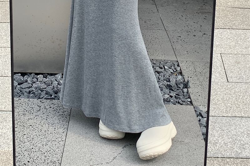 Maxi Mermaid Skirt in Plain High-Rise Cut