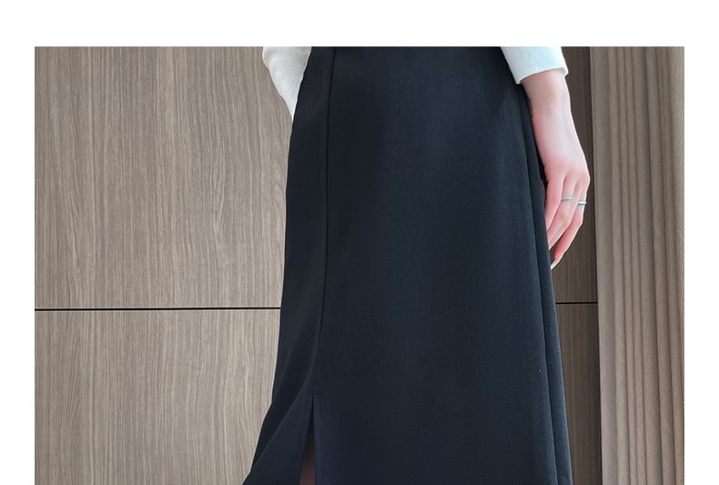 Slit Midi A-Line Skirt in Plain High-Rise Style